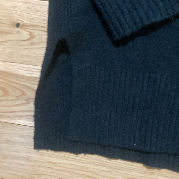 Treasure & Bond black sweater with slits on both sides at the bottom - Picture 2 of 5
